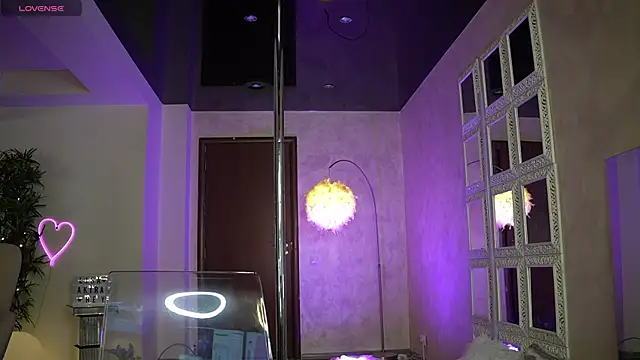 LisaAkira online show from January 11, 2026, 7:02 am