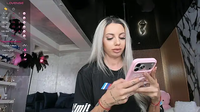 LisaAkira online show from March 22, 2026, 7:23 am