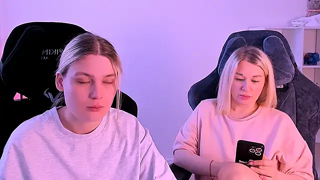 hotblonds online show from December 19, 2024, 9:40 am