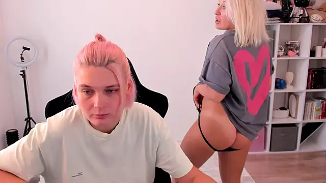 hotblonds online show from October 2, 2025, 10:44 am