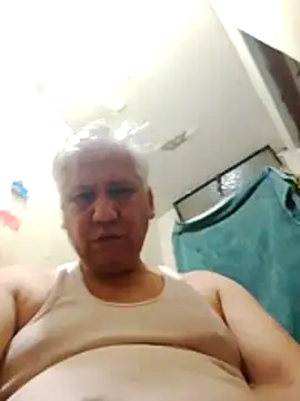 Momlover2022 online show from April 9, 2026, 6:46 pm