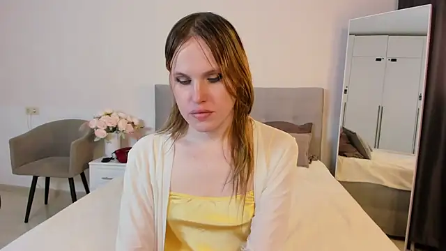 EffieMinki online show from November 13, 2025, 5:50 am