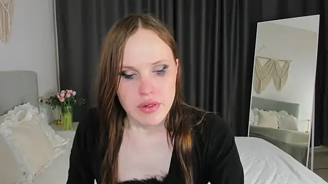 Snapshot of EffieMinki chatting on May 3, 2026, 8:59 pm EffieMinki online show from May 3, 2026, 8:59 pm