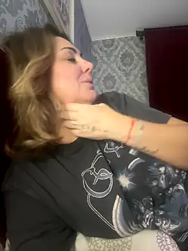 Snapshot of Emma_roqueen chatting on October 5, 2025, 1:26 am Emma roqueen online show from October 5, 2025, 1:26 am