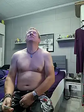 Snapshot of tomtom111111 chatting on January 4, 2025, 10:49 am tomtom111111 online show from January 4, 2025, 10:49 am