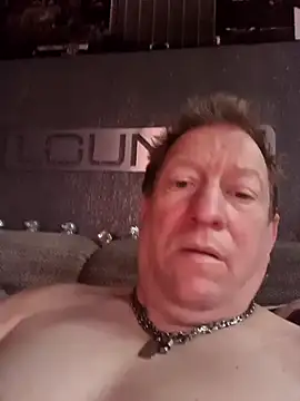 tomtom111111 online show from November 18, 2025, 2:10 pm