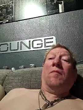 tomtom111111 online show from March 18, 2026, 10:13 pm