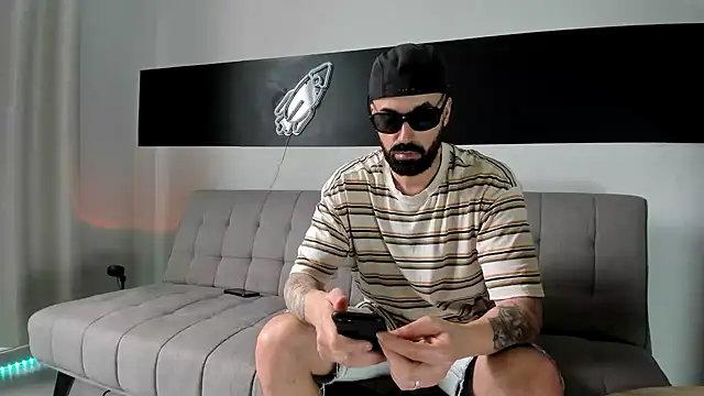 MattxFeet online show from December 23, 2024, 5:22 pm