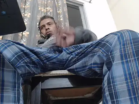 Snapshot of HOW70 chatting on January 11, 2026, 6:35 pm HOW70 online show from January 11, 2026, 6:35 pm