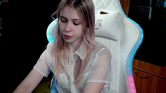 ho1yho1e online show from November 25, 2025, 6:30 pm