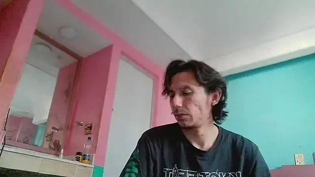 Latinopervs online show from April 17, 2026, 10:24 pm