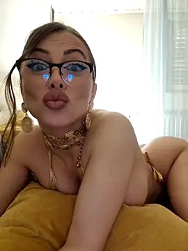 Snapshot of TamaraSavage chatting on March 11, 2025, 12:28 pm TamaraSavage online show from March 11, 2025, 12:28 pm