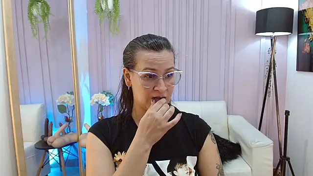 Snapshot of Britney_taylor_ chatting on December 30, 2024, 9:19 pm Britney taylor online show from December 30, 2024, 9:19 pm