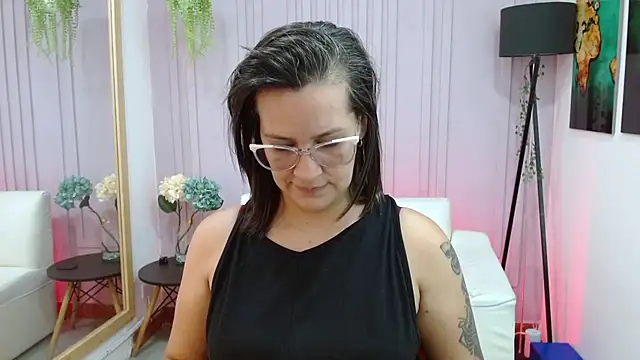 Snapshot of Britney_taylor_ chatting on February 12, 2025, 9:54 pm Britney taylor online show from February 12, 2025, 9:54 pm