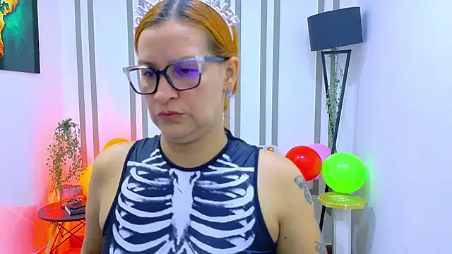 Britney taylor  online show from November 10, 2025, 8:52 pm