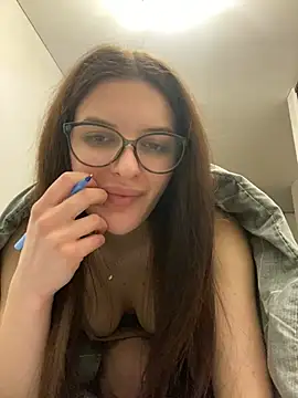 little belucci online show from February 25, 2025, 7:47 pm