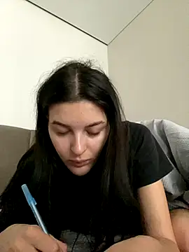 little belucci online show from October 17, 2025, 7:00 am