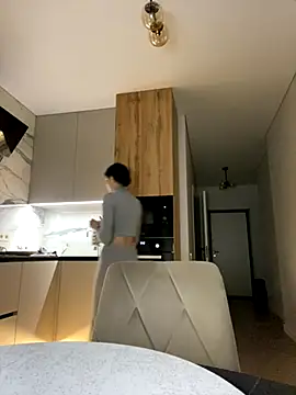 little belucci online show from November 27, 2025, 1:46 pm