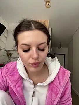 little belucci online show from February 9, 2026, 12:31 pm