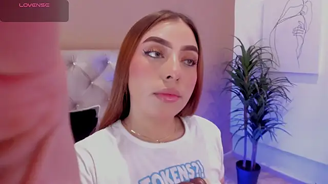 MaddyyLennon online show from February 6, 2025, 2:15 pm