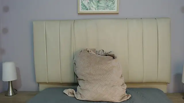 Snapshot of amy_le01 chatting on October 31, 2025, 1:12 pm amy le01 online show from October 31, 2025, 1:12 pm