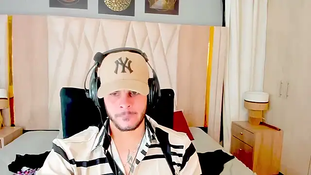 Snapshot of hottstuffx69 chatting on November 6, 2025, 2:45 am hottstuffx69 online show from November 6, 2025, 2:45 am