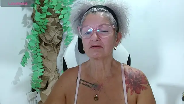Snapshot of bety-cum2 chatting on April 22, 2026, 11:50 pm bety-cum2 online show from April 22, 2026, 11:50 pm