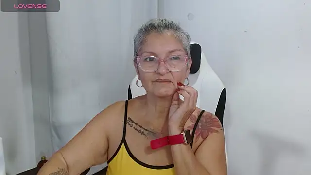 Snapshot of bety-cum2 chatting on May 2, 2026, 11:26 am bety-cum2 online show from May 2, 2026, 11:26 am