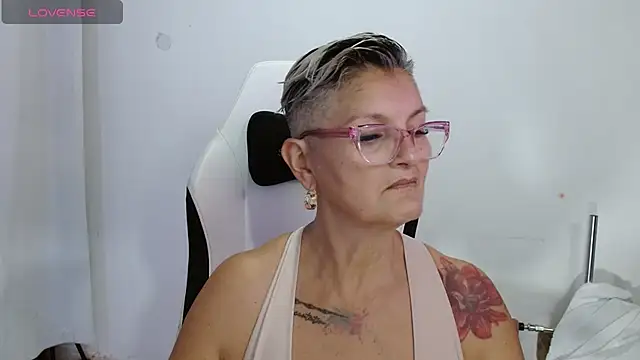 Snapshot of bety-cum2 chatting on May 8, 2026, 11:54 pm bety-cum2 online show from May 8, 2026, 11:54 pm