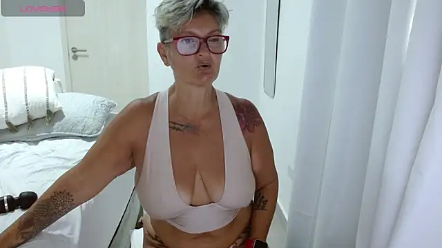 Snapshot of bety-cum2 chatting on May 24, 2026, 3:17 pm bety-cum2 online show from May 24, 2026, 3:17 pm