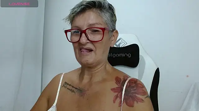 Snapshot of bety-cum2 chatting on June 3, 2026, 8:47 pm bety-cum2 online show from June 3, 2026, 8:47 pm