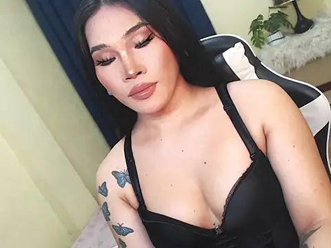 Ur Fantastic Lina online show from November 3, 2025, 8:32 pm