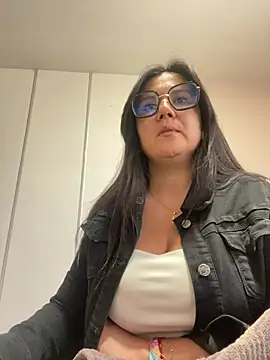 SWEETLILY18 online show from January 20, 2025, 2:25 pm