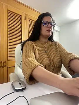 SWEETLILY18 online show from October 3, 2025, 10:18 pm