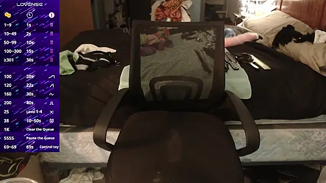 kinkywolf429 online show from September 28, 2025, 5:07 pm