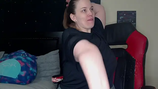 ToxicLilly online show from January 17, 2025, 10:00 am