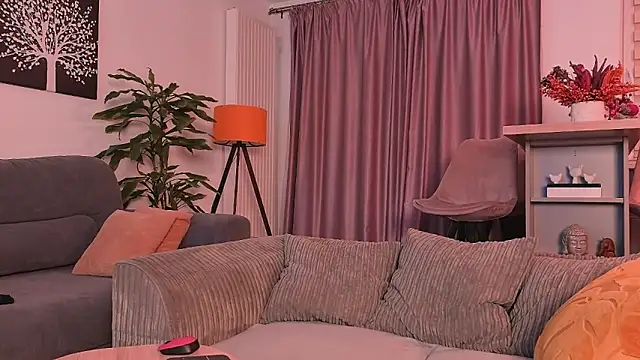 MayaCroft online show from November 18, 2025, 6:23 pm