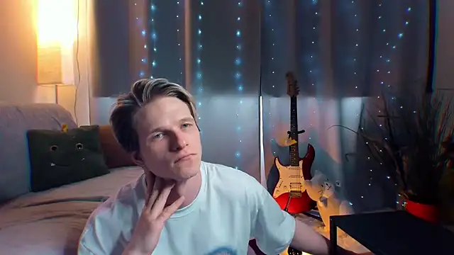 Breston Sweet online show from April 18, 2026, 8:07 am