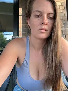 Snapshot of newMichelle chatting on June 1, 2026, 5:42 am newMichelle online show from June 1, 2026, 5:42 am