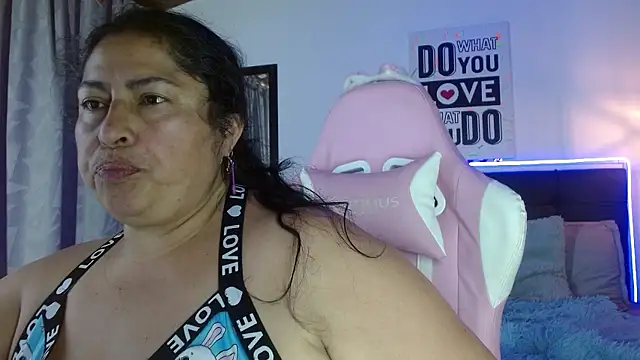 Keyla01  online show from January 7, 2026, 5:59 pm