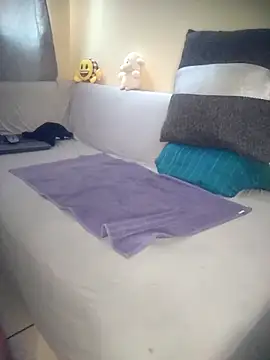 smalltitiz online show from October 4, 2025, 12:58 pm