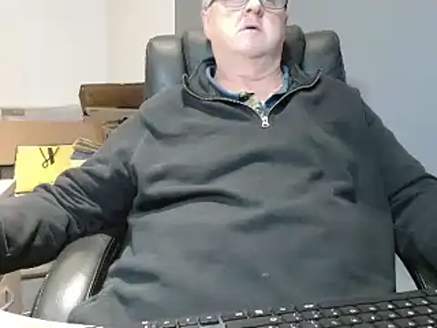 Snapshot of bigbadjon69 chatting on December 23, 2024, 2:39 pm bigbadjon69 online show from December 23, 2024, 2:39 pm