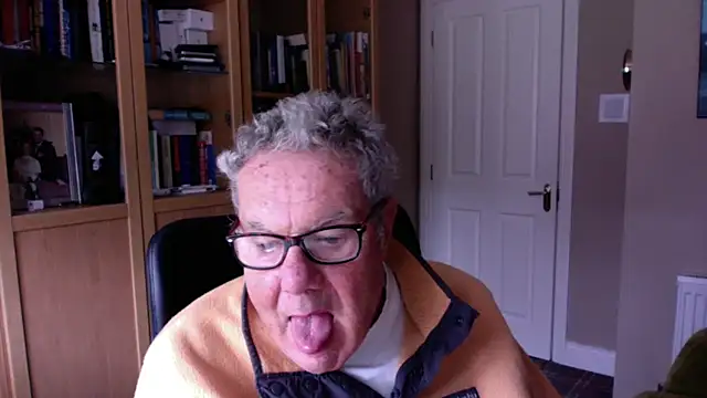 Snapshot of Oldpistolpete chatting on February 12, 2025, 10:14 am Oldpistolpete online show from February 12, 2025, 10:14 am