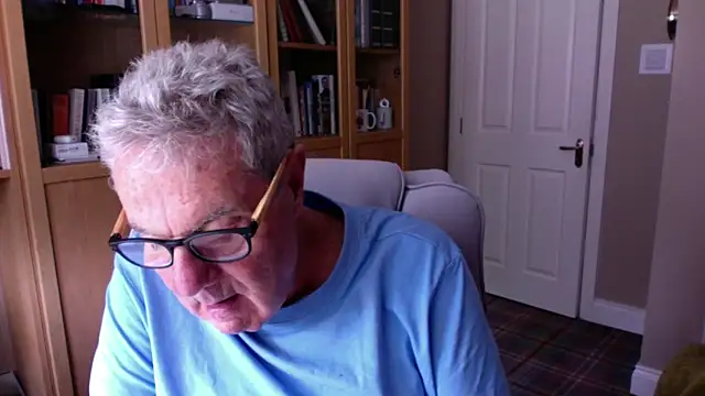 Snapshot of Oldpistolpete chatting on June 13, 2026, 10:35 am Oldpistolpete online show from June 13, 2026, 10:35 am