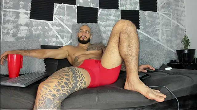 Snapshot of leonidas_18k chatting on May 19, 2026, 5:30 pm leonidas 18k online show from May 19, 2026, 5:30 pm