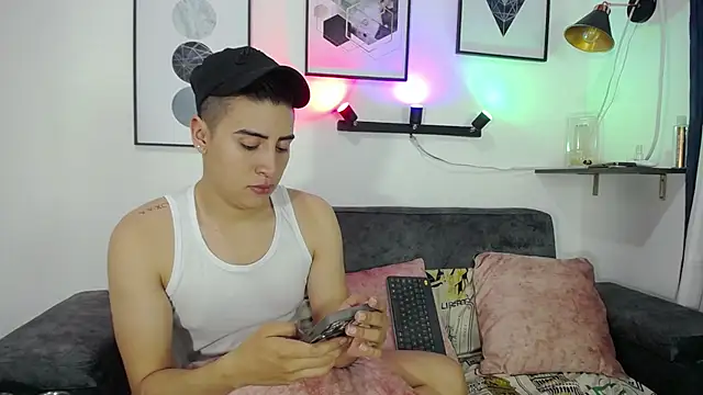 Snapshot of Tomas_and_liam chatting on December 11, 2024, 4:28 am Tomas and liam online show from December 11, 2024, 4:28 am