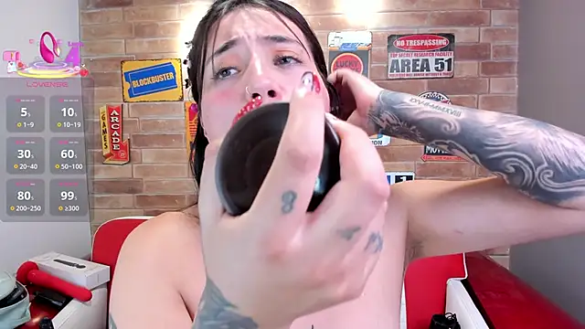 Snapshot of miss_sharlotte18 chatting on March 6, 2025, 12:10 am miss sharlotte18 online show from March 6, 2025, 12:10 am