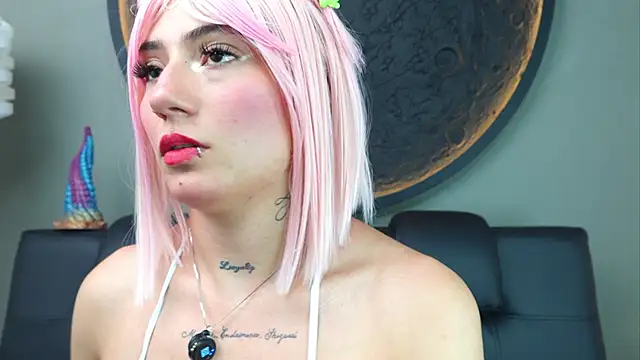 Snapshot of miss_sharlotte18 chatting on November 10, 2025, 6:07 pm miss sharlotte18 online show from November 10, 2025, 6:07 pm