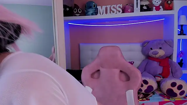 miss sharlotte18 online show from April 14, 2026, 11:05 am