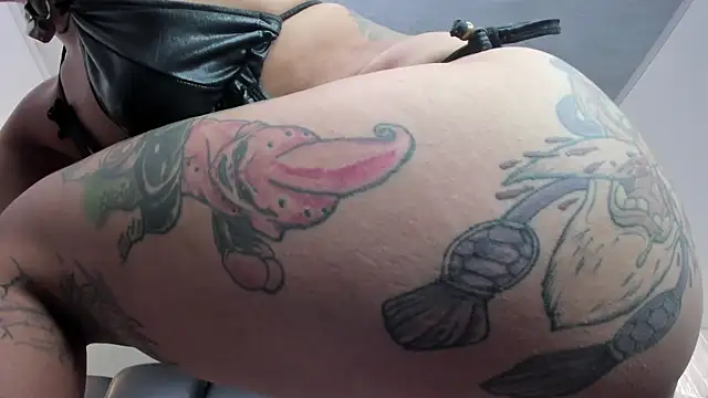 miss vaiolette online show from February 18, 2025, 2:16 pm